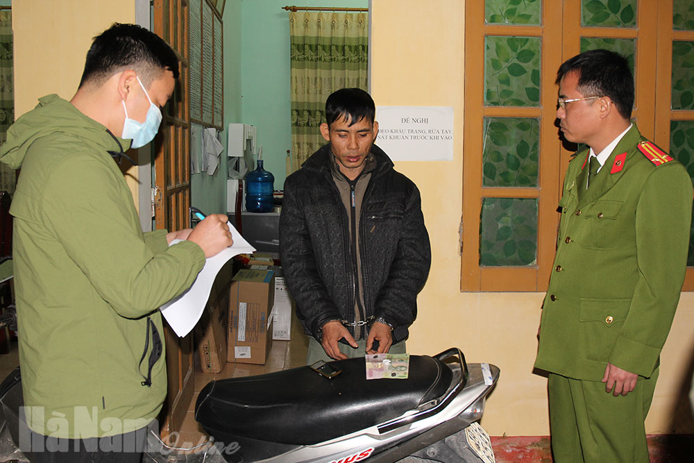 Công an xã Liêm Tiết bắt đối tượng mua bán, tàng trữ trái phép chất ma túy