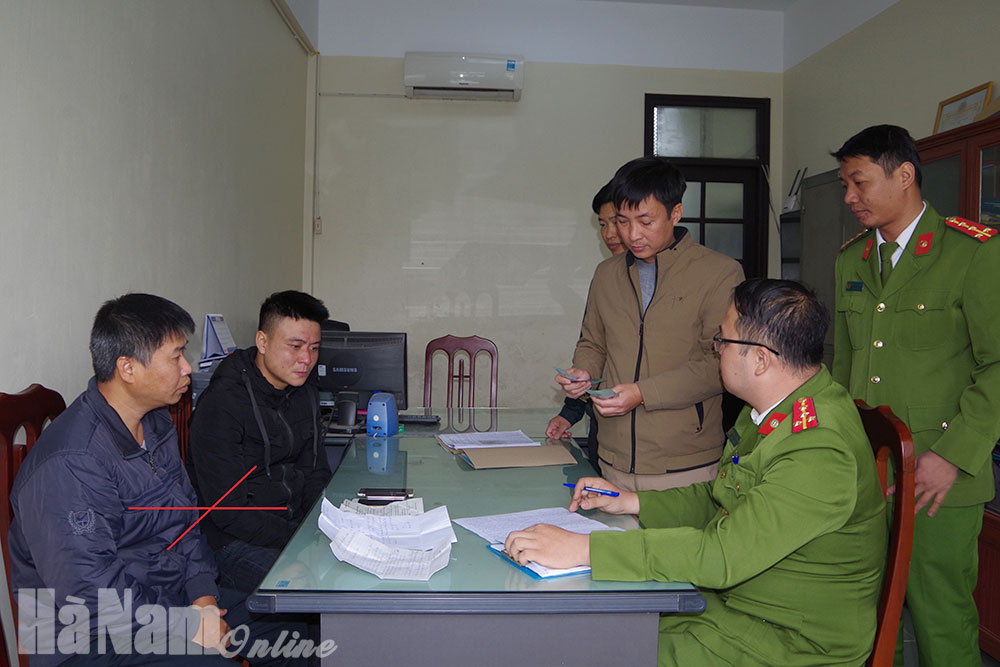 Tạm giữ hai đối tượng cho vay nặng lãi