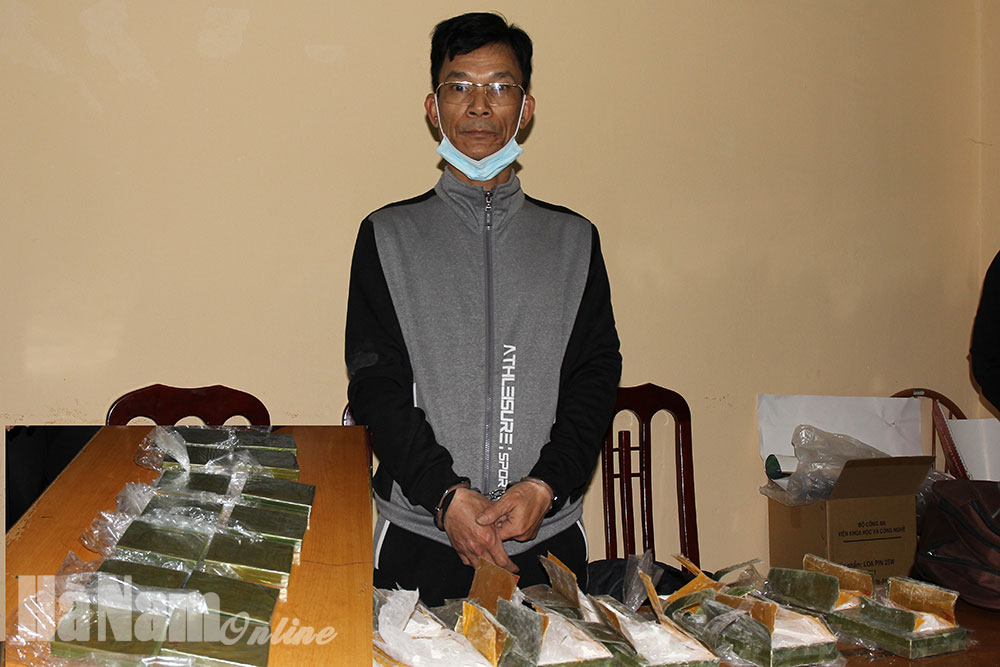 Phá chuyên án bắt đối tượng vận chuyển 14 bánh heroin