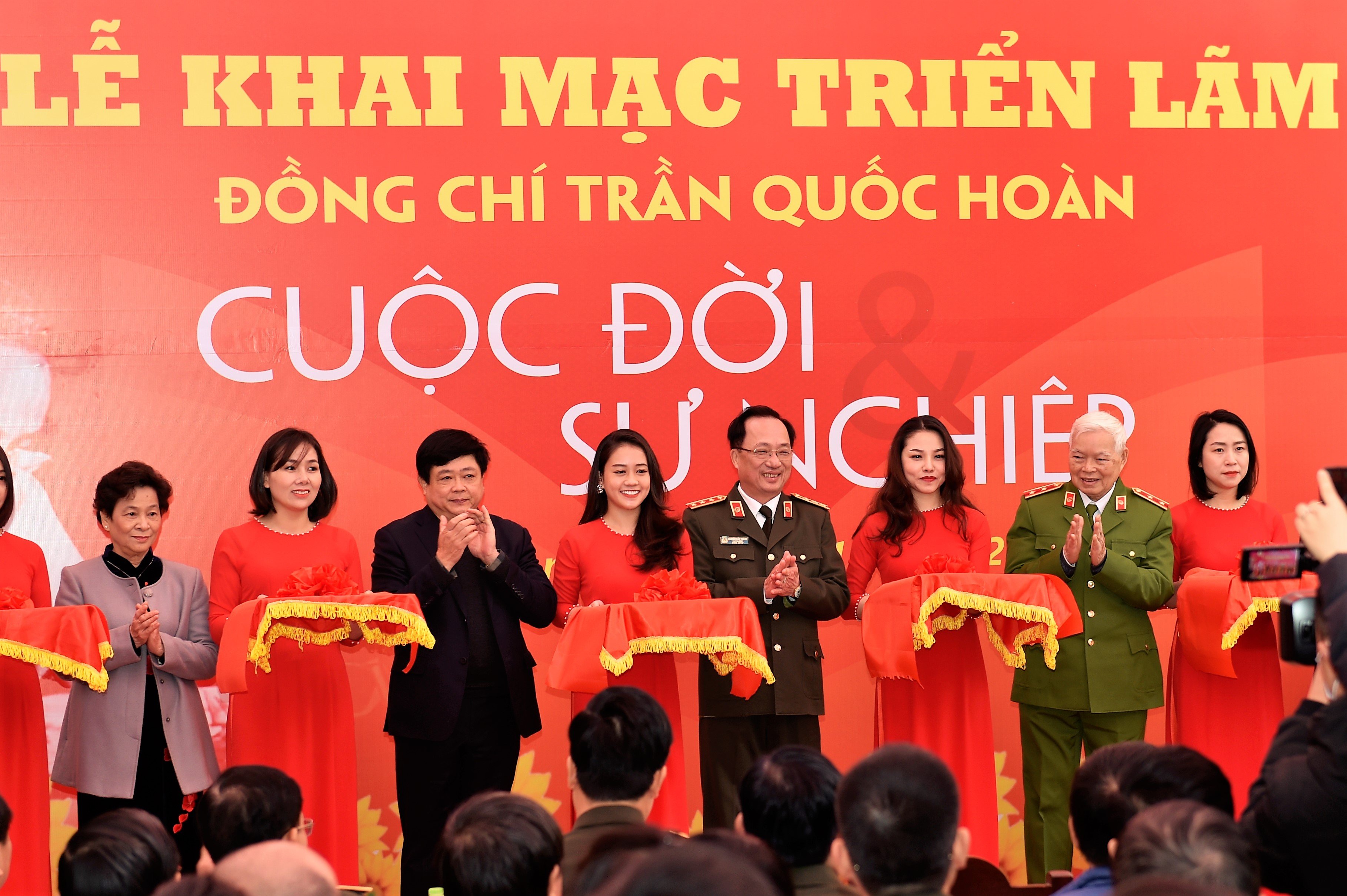 Triển lãm về Cuộc đời và sự nghiệp đồng chí Trần Quốc Hoàn