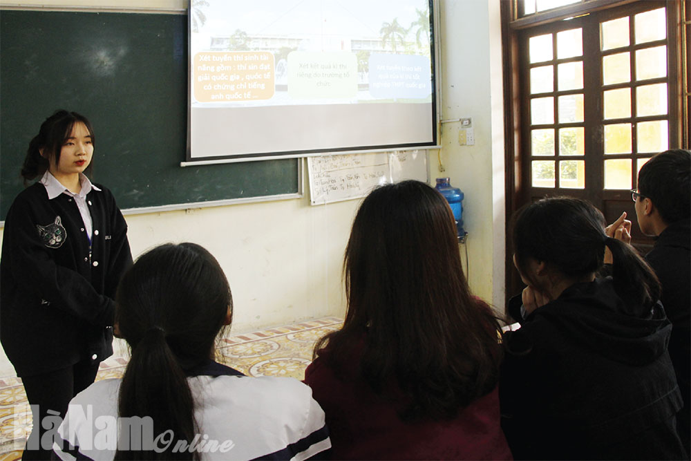 Các trường trung học phổ thông chú trọng công tác hướng nghiệp cho học sinh