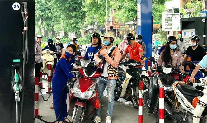 Giá xăng, dầu tiếp tục tăng trong kỳ điều hành đầu tiên năm 2021