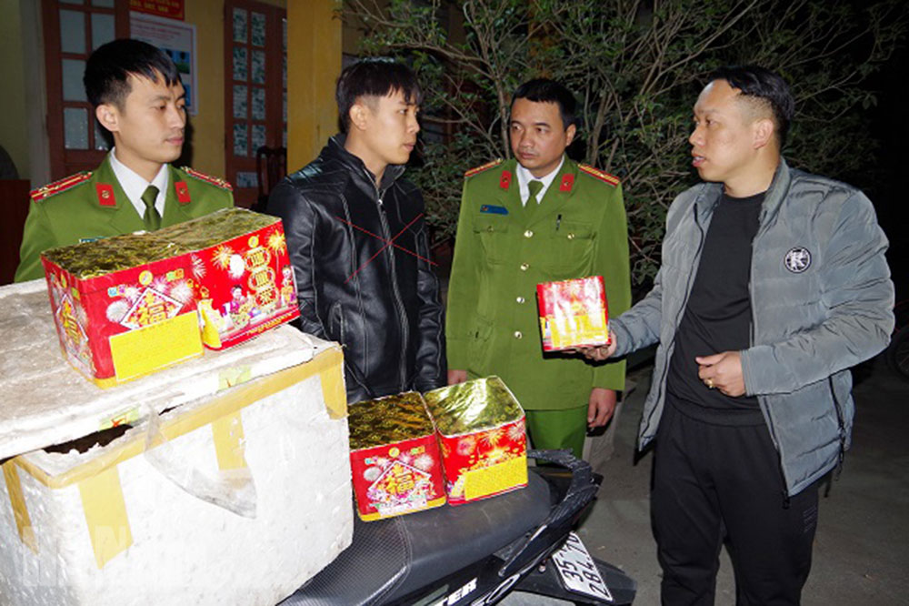 Công an phường Đồng Văn bắt đối tượng vận chuyển 7kg pháo nổ