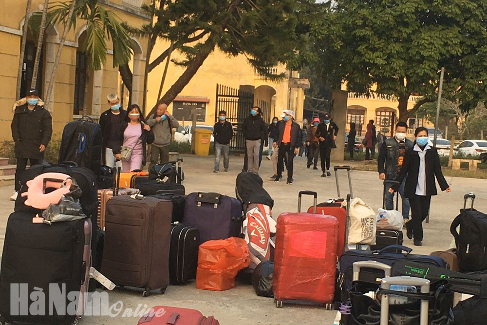 Bàn giao về địa phương 45 công dân cách ly tại Trung đoàn 151