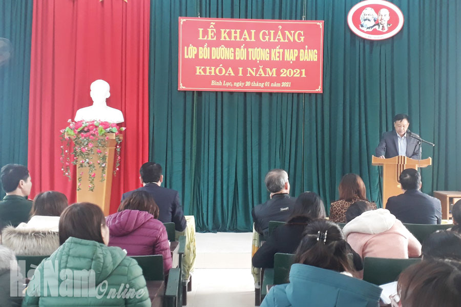 Bình Lục bồi dưỡng đối tượng Đảng cho 70 thanh niên trong độ tuổi sẵn sàng nhập ngũ