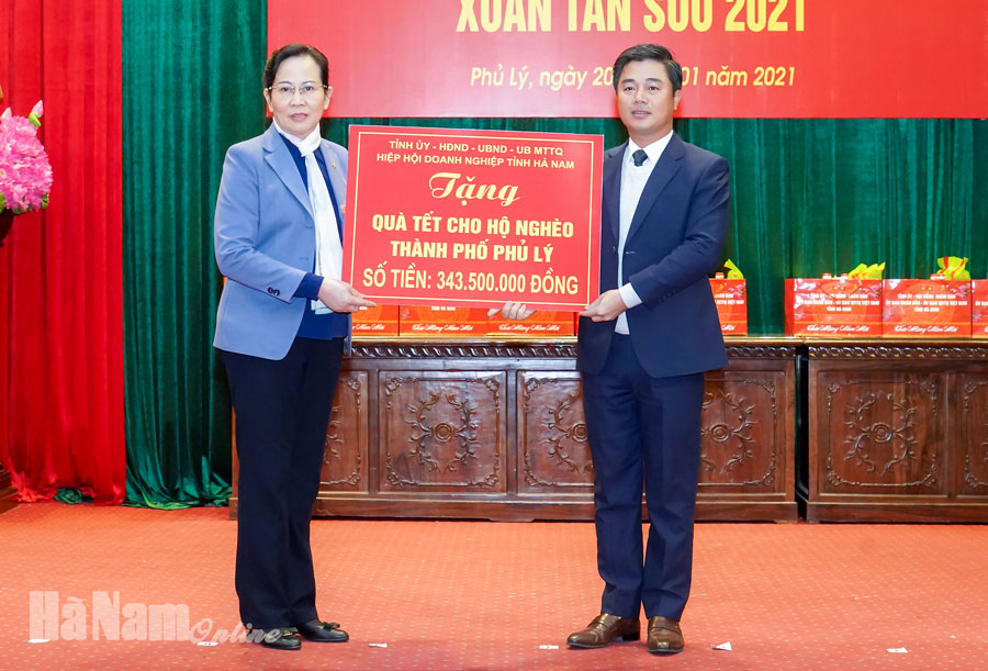 Lãnh đạo tỉnh thăm, tặng quà nhân dịp Tết cổ truyền của dân tộc