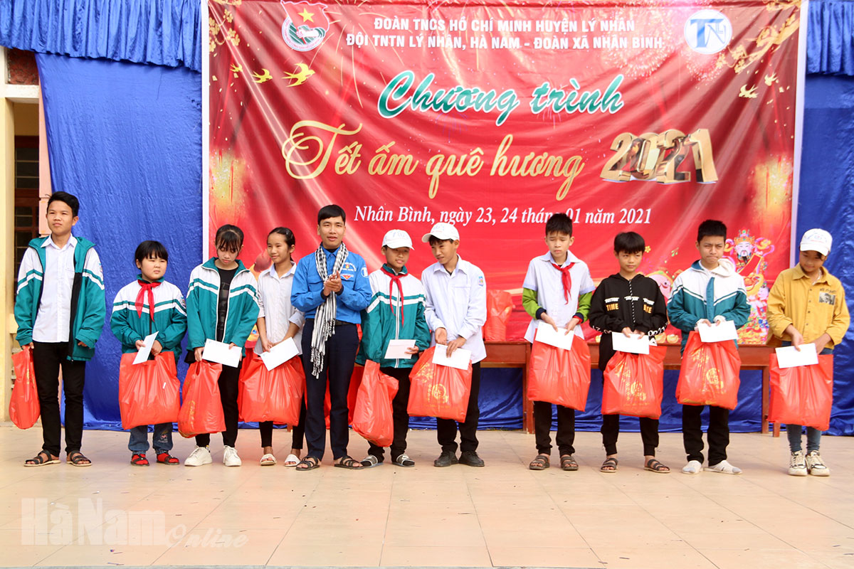 Huyện đoàn Lý Nhân tổ chức chương trình Tết ấm quê hương 2021