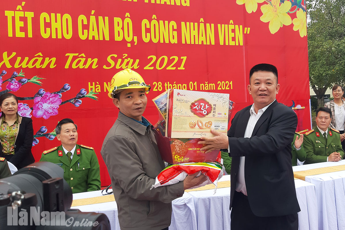 Tập đoàn Thành Thắng tặng 4.000 suất quà Tết cho cán bộ, công nhân viên