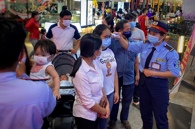 Ngăn Covid-19 vào siêu thị, trung tâm thương mại