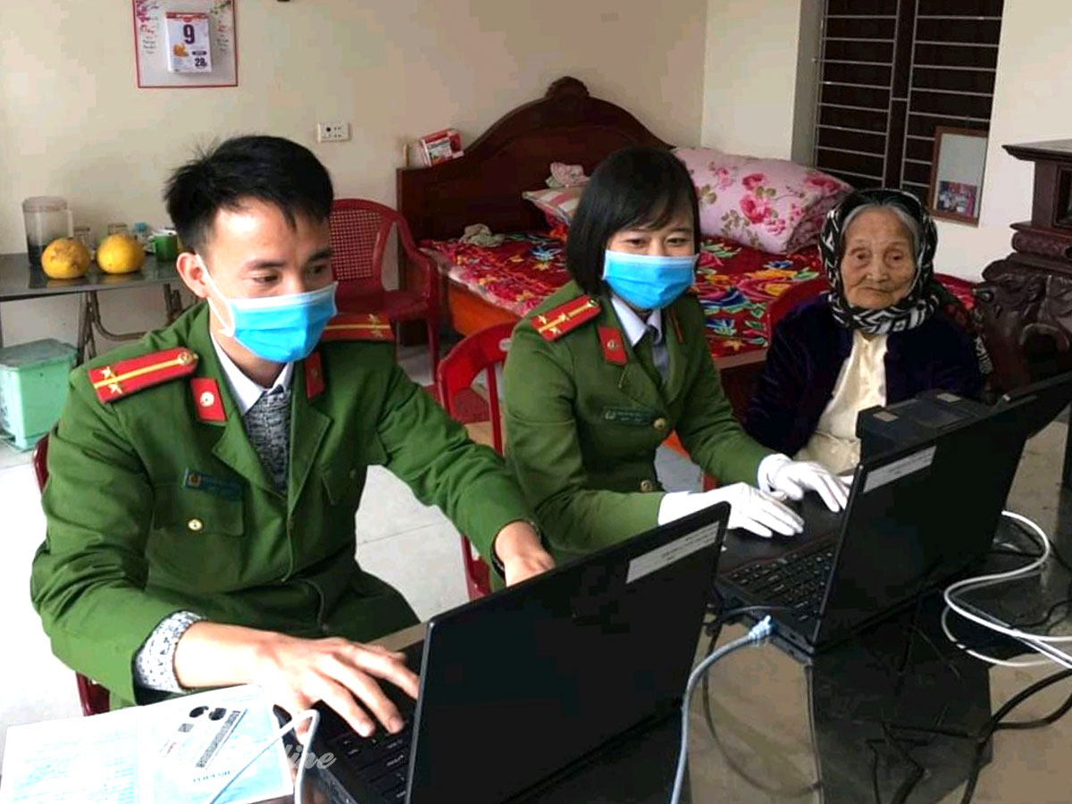 Công an huyện Bình Lục triển khai làm thủ tục cấp căn cước công dân có gắn chíp điện tử