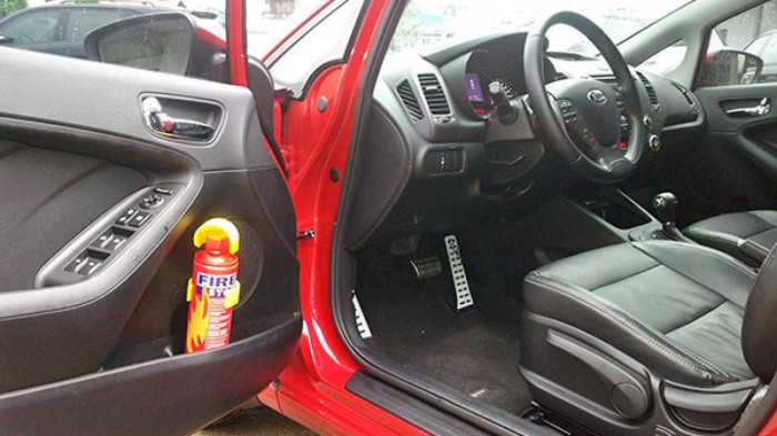 Từ 20/2, hàng trăm nghìn ô tô phải lắp bình cứu hỏa, búa phá kính