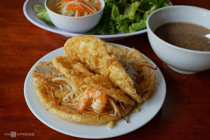 Lý giải tên gọi bánh khoái của người Huế