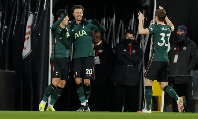 Tottenham thắng nhờ bàn đá phản