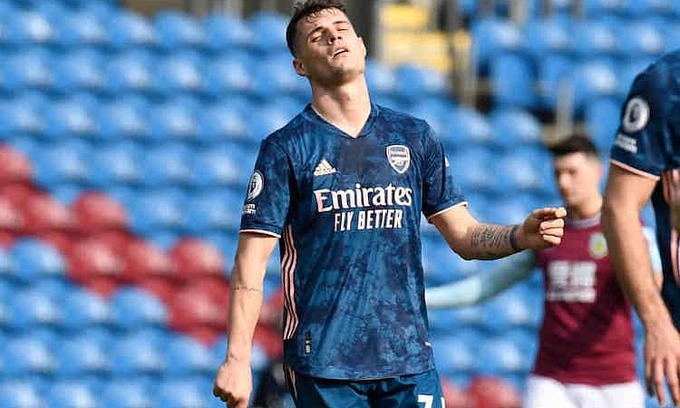 Arsenal hụt chiến thắng bởi sai lầm của Xhaka