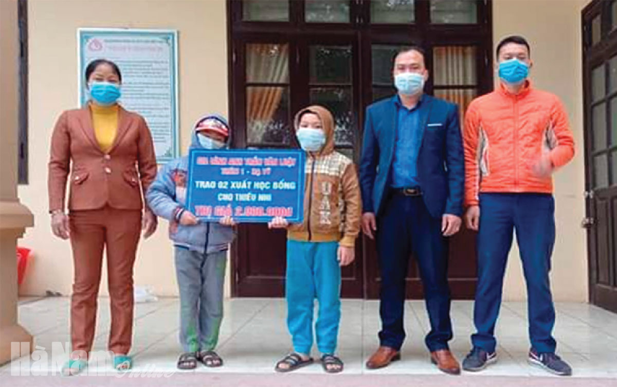 Tặng góc học tập cho học sinh nghèo - Nhân lên những ước mơ