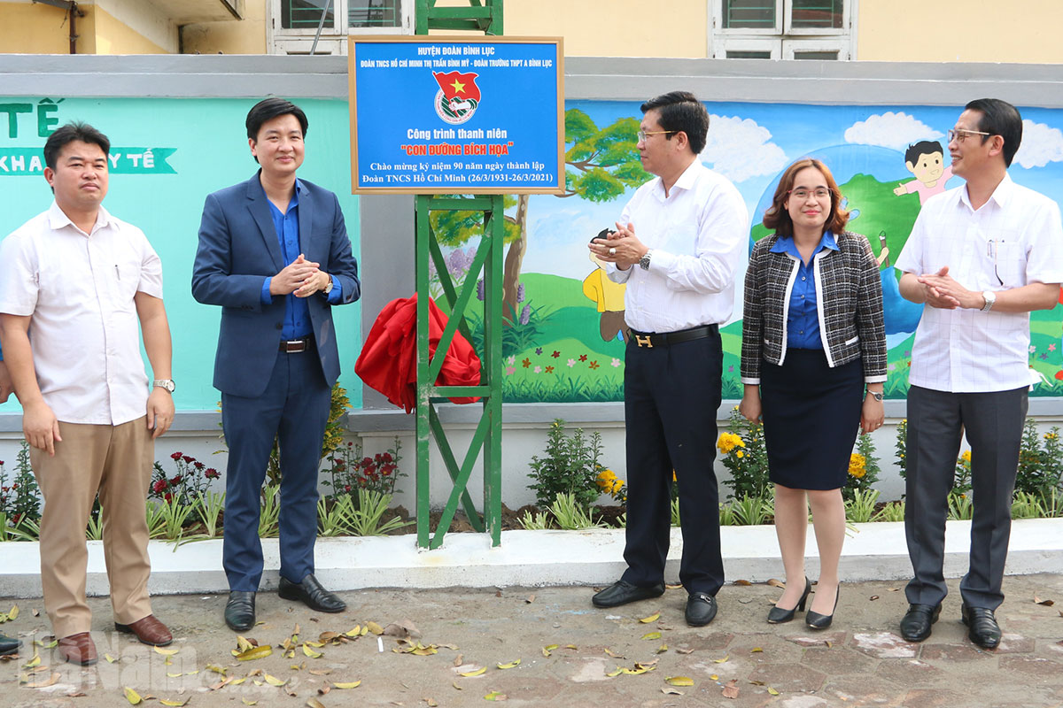 Huyện đoàn Bình Lục khánh thành công trình thanh niên “Con đường bích họa”