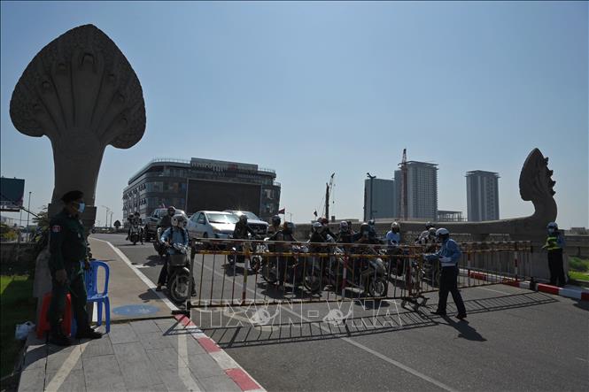 Campuchia cấm người dân đi qua biên giới