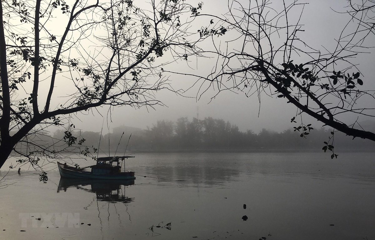 Bắc Bộ mưa nhỏ kèm sương mù, Nam Bộ ngày nắng, có nơi nắng nóng