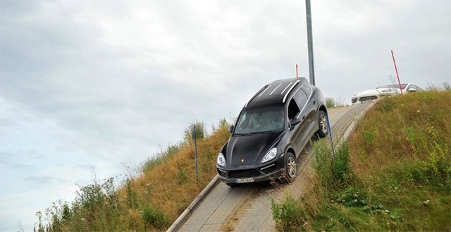 Lái ô tô leo dốc và đổ đèo an toàn - Kỹ năng mọi tài xế cần nắm