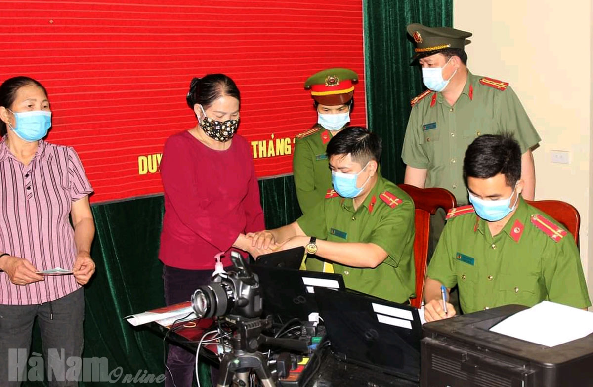 Toàn tỉnh tiếp nhận trên 105 nghìn hồ sơ cấp thẻ căn cước công dân gắn chíp điện tử