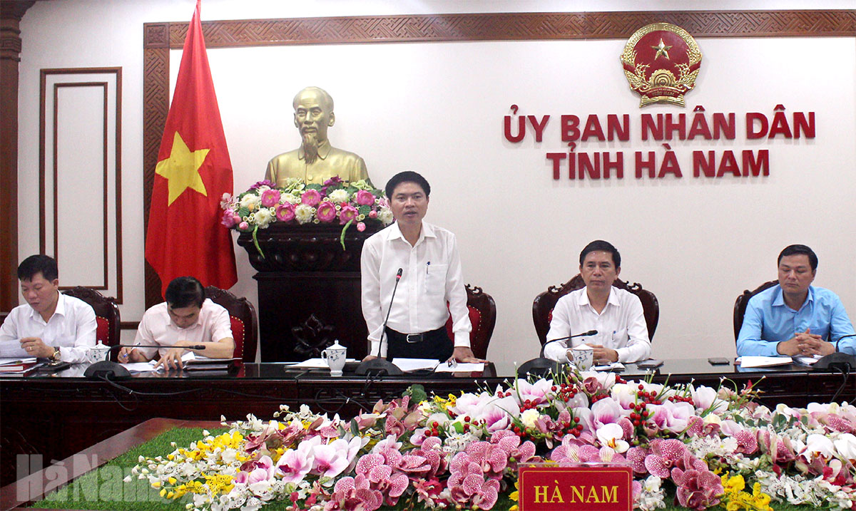 Đồng chí Chủ tịch UBND tỉnh Trương Quốc Huy kiểm tra tình hình đầu tư xây dựng hạ tầng các KCN