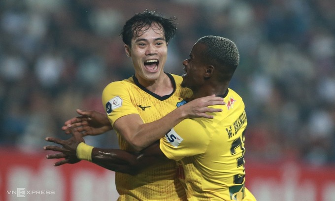 HAGL giữ vững đỉnh bảng V-League