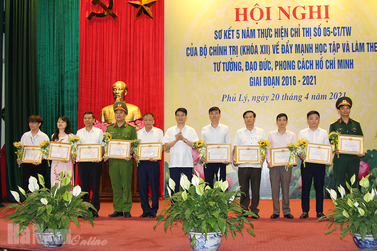 Thành ủy Phủ Lý, Đảng ủy Khối CCQ tỉnh sơ kết 5 năm thực hiện Chỉ thị 05 của Bộ Chính trị (khóa XII)