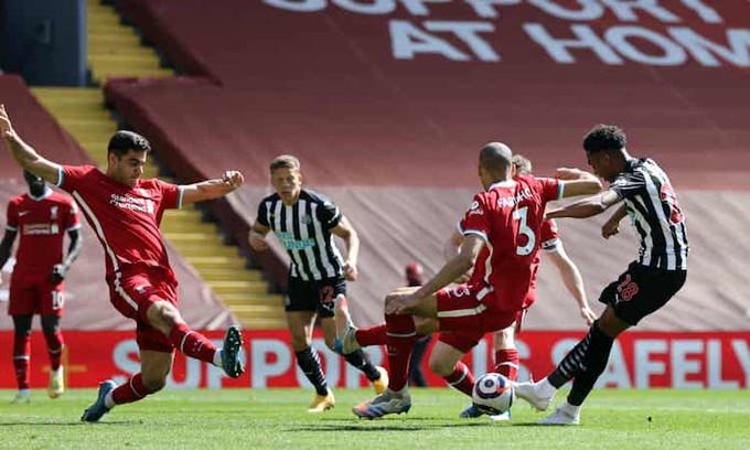 Liverpool đánh rơi chiến thắng phút chót