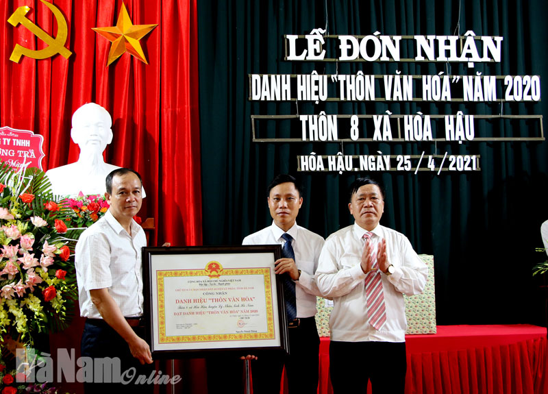 Thôn 8, xã Hòa Hậu đón nhận danh hiệu Thôn văn hóa