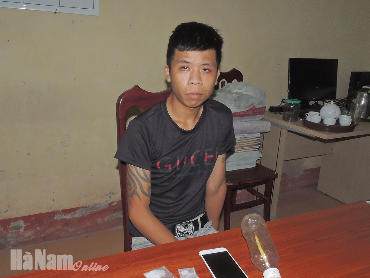 Công an phường Đồng Văn bắt quả tang đối tượng cất giữ trái phép chất ma túy