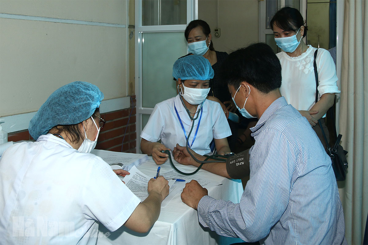 Tiếp tục triển khai tiêm vắc xin phòng Covid-19 trên địa bàn Hà Nam