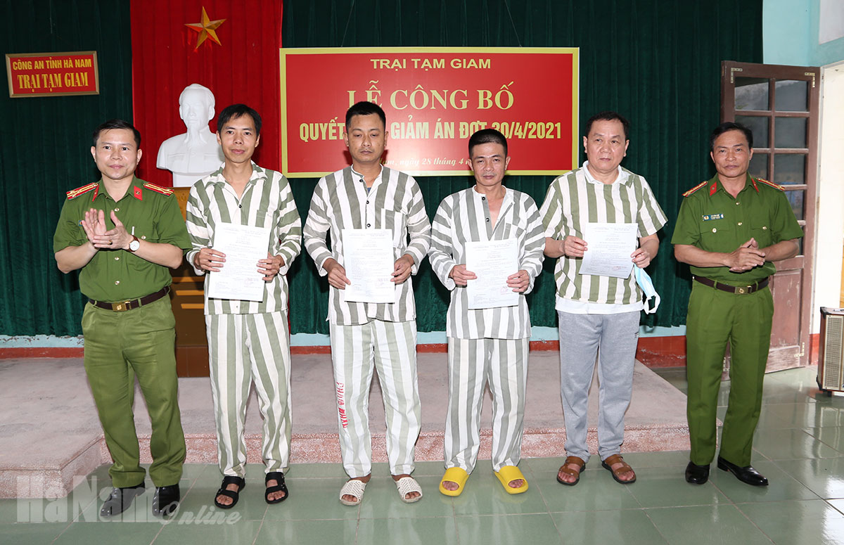 Công bố quyết định giảm án cho 14 phạm nhân đợt 30/4