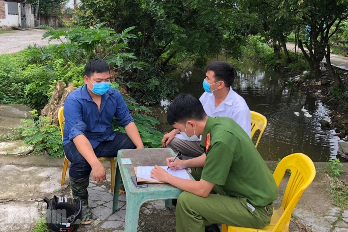 Xử phạt 3 trường hợp không đeo khẩu trang nơi công cộng ở Lý Nhân