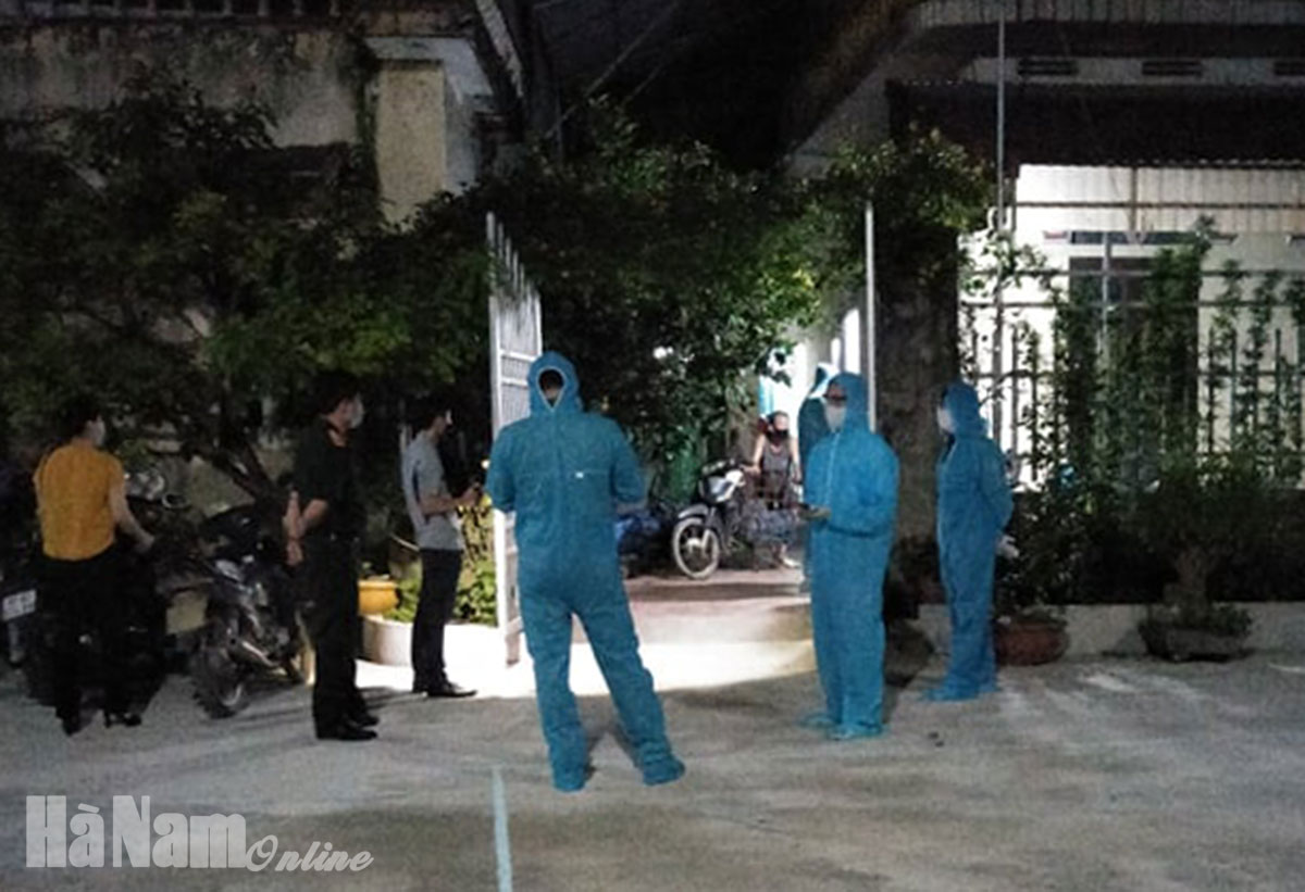 Kim Bảng họp khẩn tại xã Thụy Lôi liên quan đến các trường hợp F1 tại một đám cưới