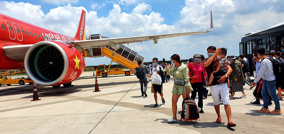 Ai được miễn phí đổi tên, hoàn vé máy bay?