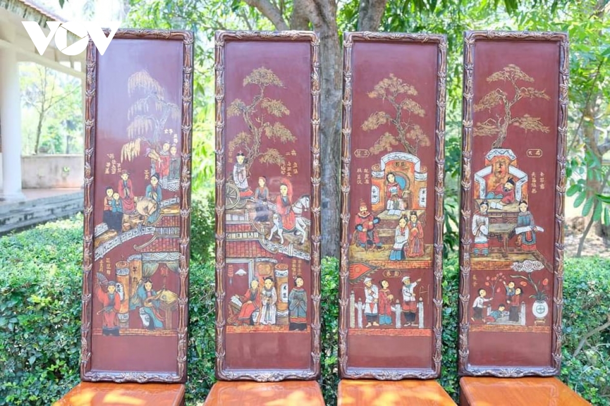 Tiếp nhận bộ tranh sơn mài quý về nội dung "Truyện Kiều"