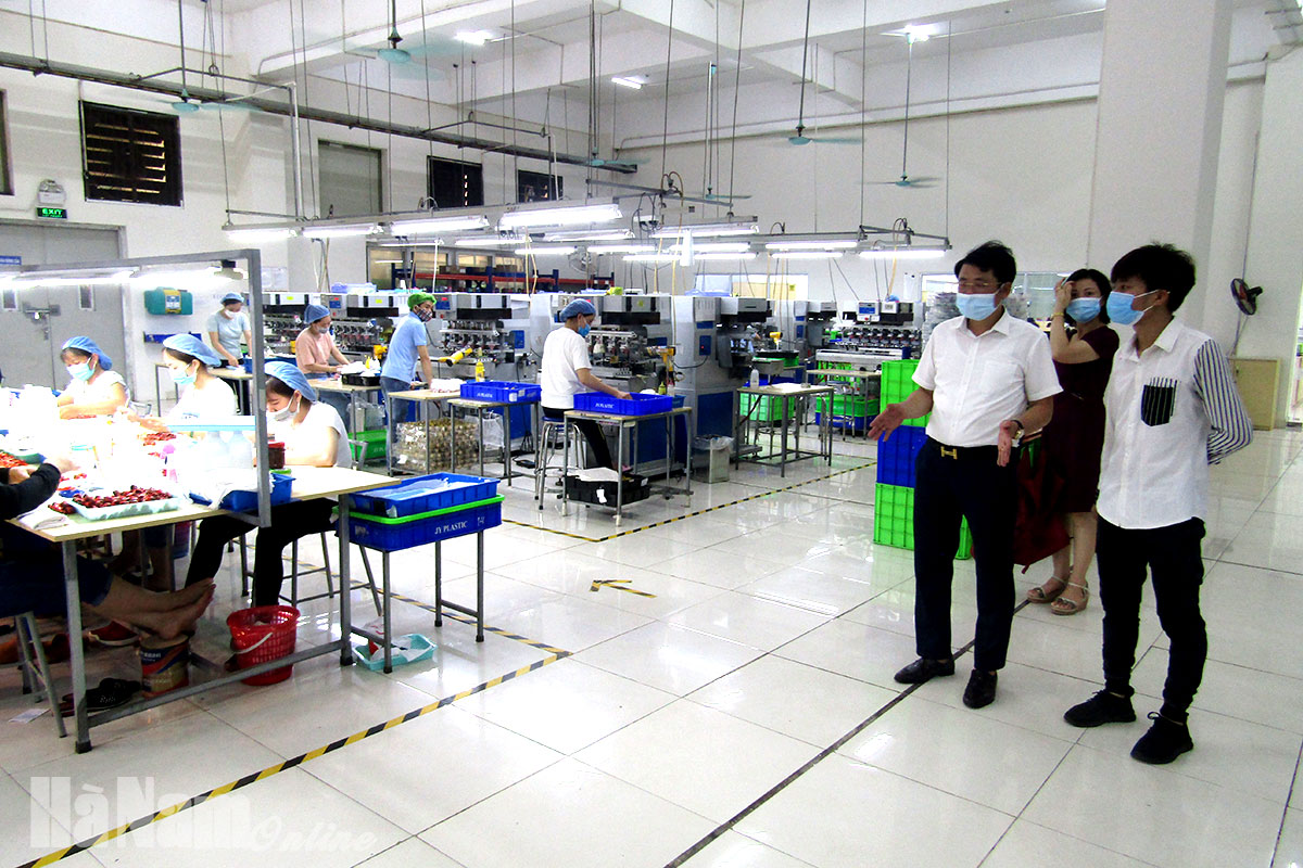 Sở Công thương tổ chức kiểm tra công tác phòng chống dịch của các doanh nghiệp trong Cụm CN
