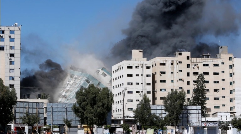 Israel đánh sập tòa nhà đặt văn phòng của AP và nhiều hãng tin quốc tế ở Gaza