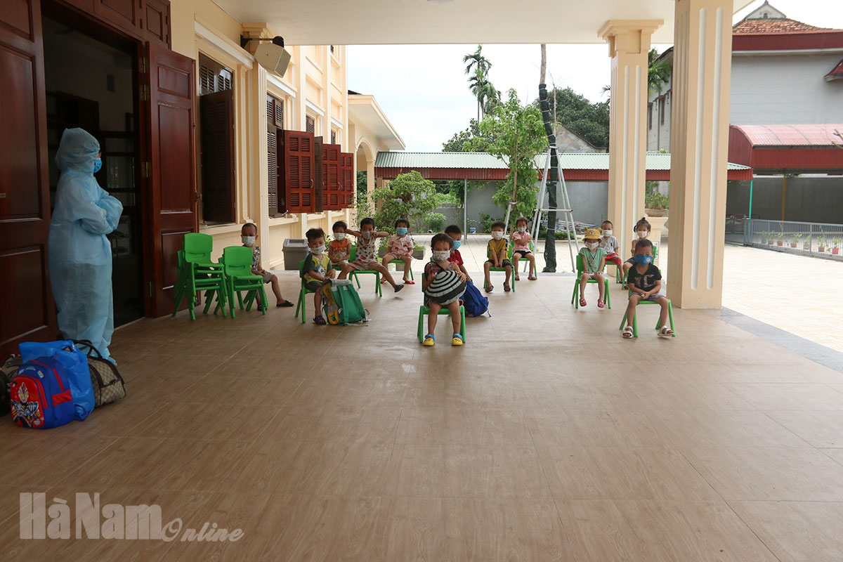 24 trẻ mầm non lớp 3 tuổi và 6 cô giáo ở Công Lý phải cách ly tập trung