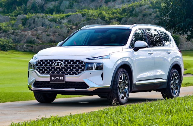 Hyundai Santa Fe 2021 chào khách Việt, tăng giá gần 100 triệu đồng