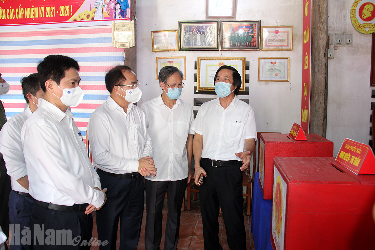 Đoàn công tác Bộ Nội vụ kiểm tra công tác chuẩn bị bầu cử tại Hà Nam