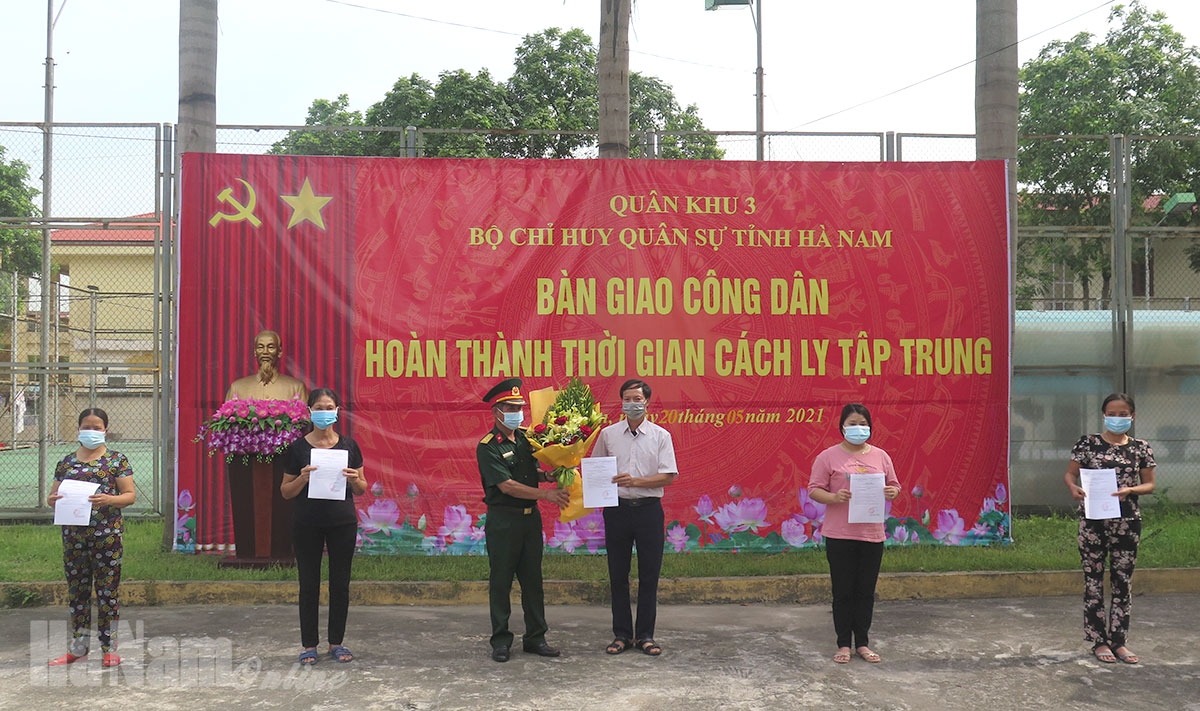 Bộ CHQS tỉnh bàn giao 61 công dân hoàn thành thời gian cách ly tập trung
