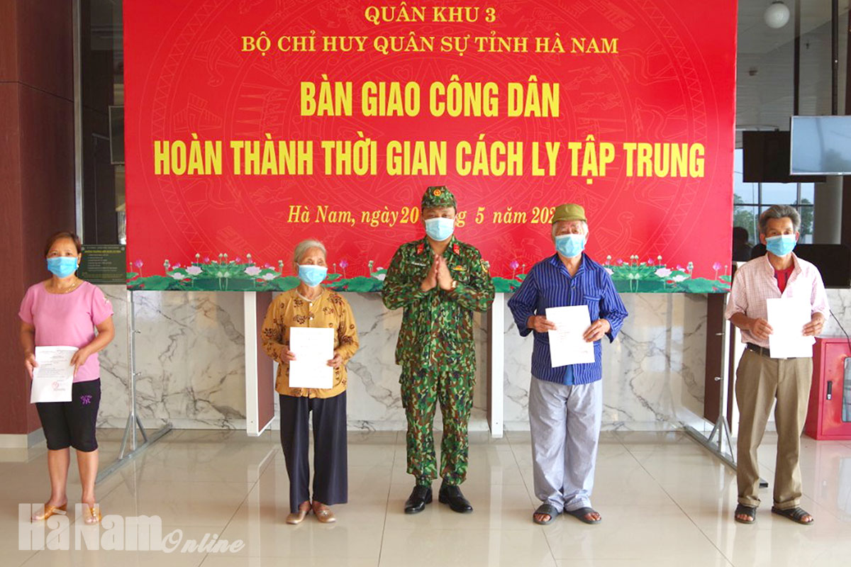 Cơ sở cách ly y tế tập trung tại Bệnh viện Bạch Mai cơ sở 2 bàn giao 9 công dân về địa phương