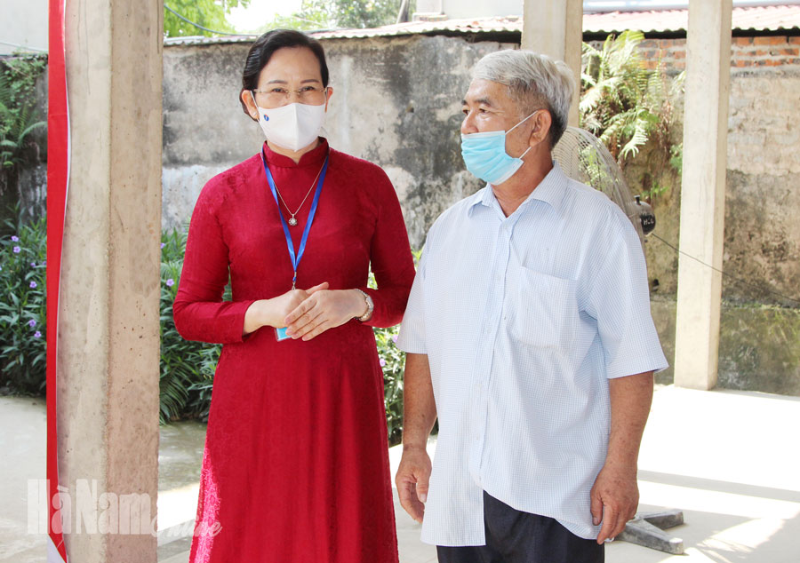 Các đồng chí Thường trực Tỉnh ủy kiểm tra tình hình bầu cử tại các địa phương