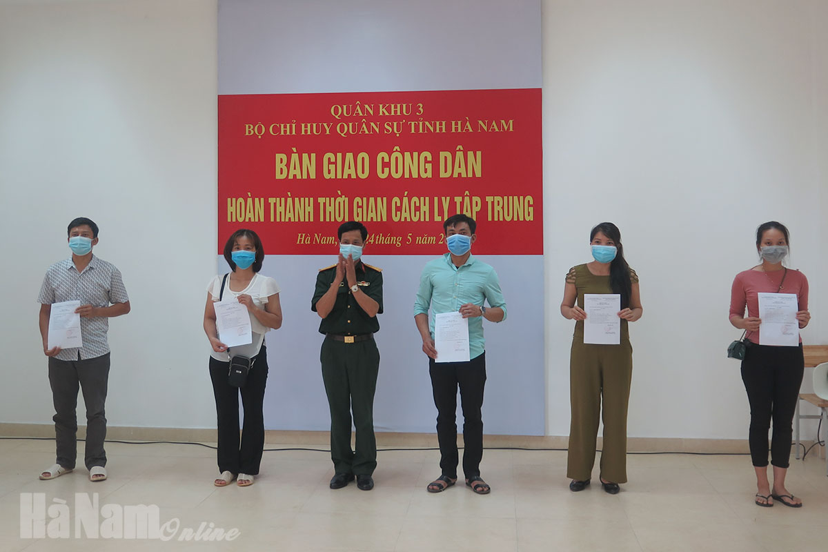 Bộ CHQS tỉnh bàn giao công dân hoàn thành thời gian cách ly tập trung