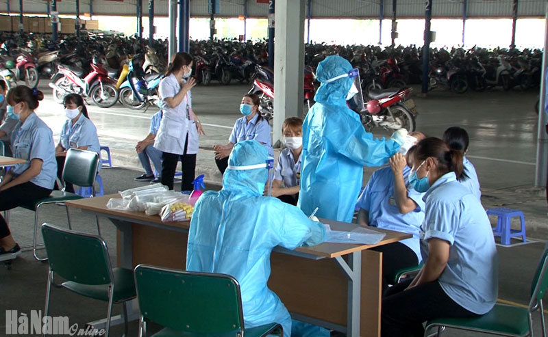 Người lao động trong KCN, nhà máy, xí nghiệp, cơ sở sản xuất trên địa bàn Hà Nam bắt buộc phải khai báo y tế