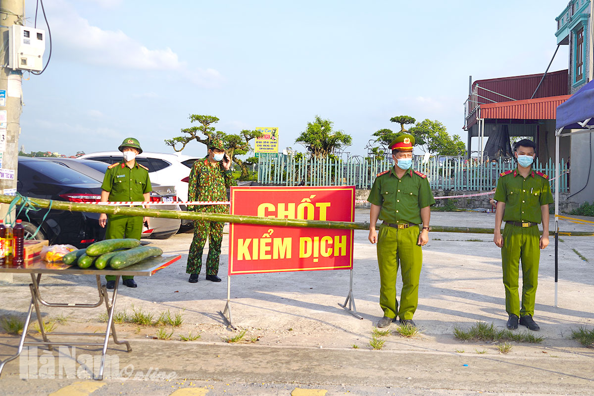 Vai trò nòng cốt của lực lượng công an trên tuyến đầu chống dịch Covid-19
