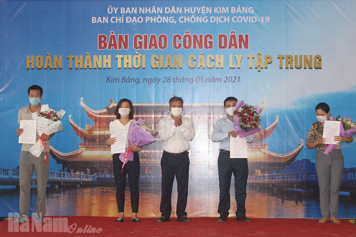 Bàn giao 71 công dân hoàn thành thời gian cách ly tập trung phòng chống dịch