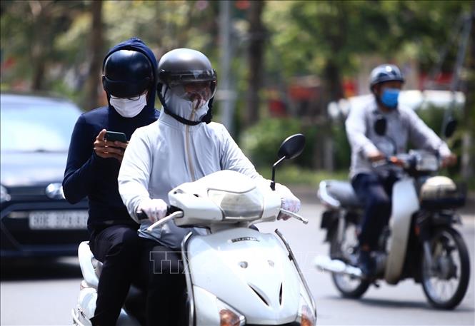 Ngày 31/5, nắng nóng gay gắt ở miền Bắc và miền Trung, có nơi trên 40 độ C