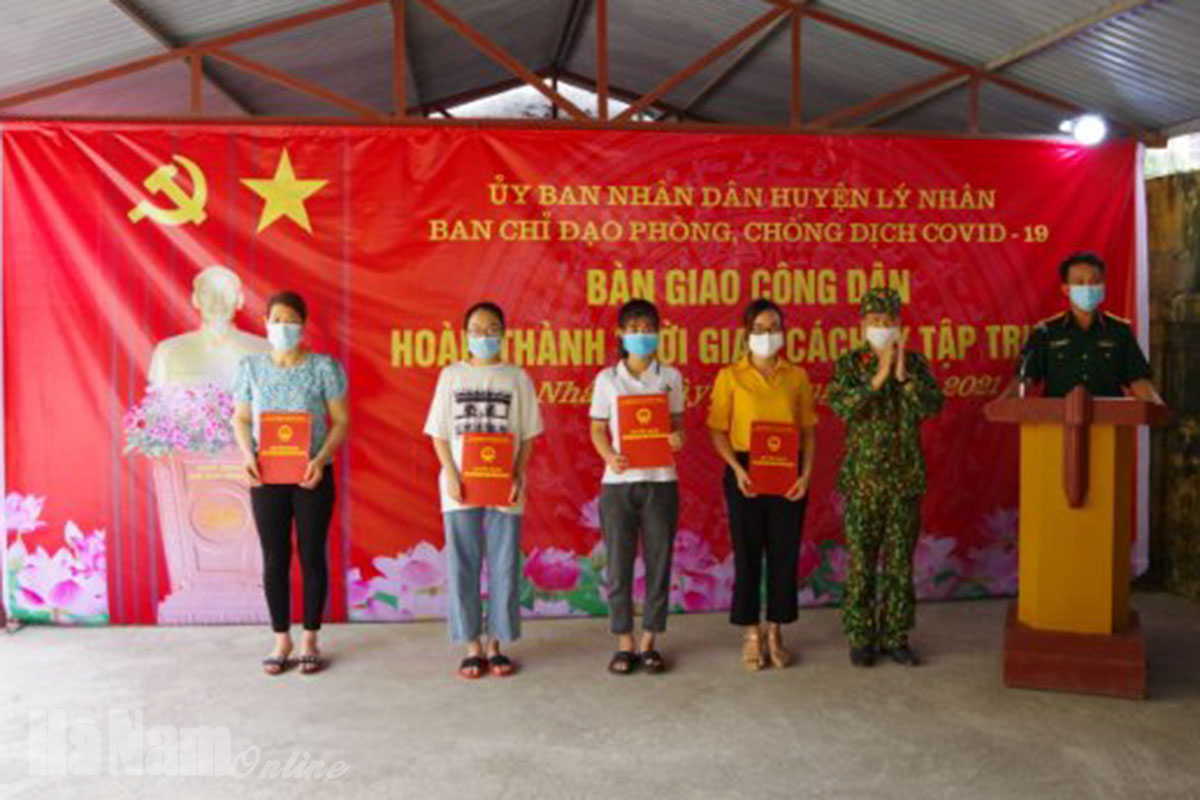 Lý Nhân bàn giao 108 công dân hoàn thành thời gian cách ly tập trung